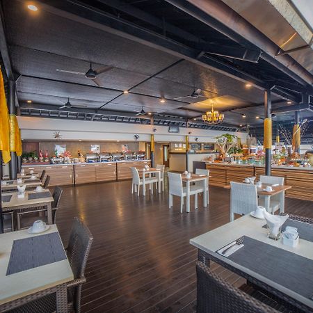 J4 Hotels Legian Esterno foto