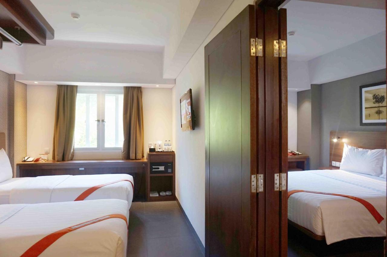 J4 Hotels Legian Esterno foto