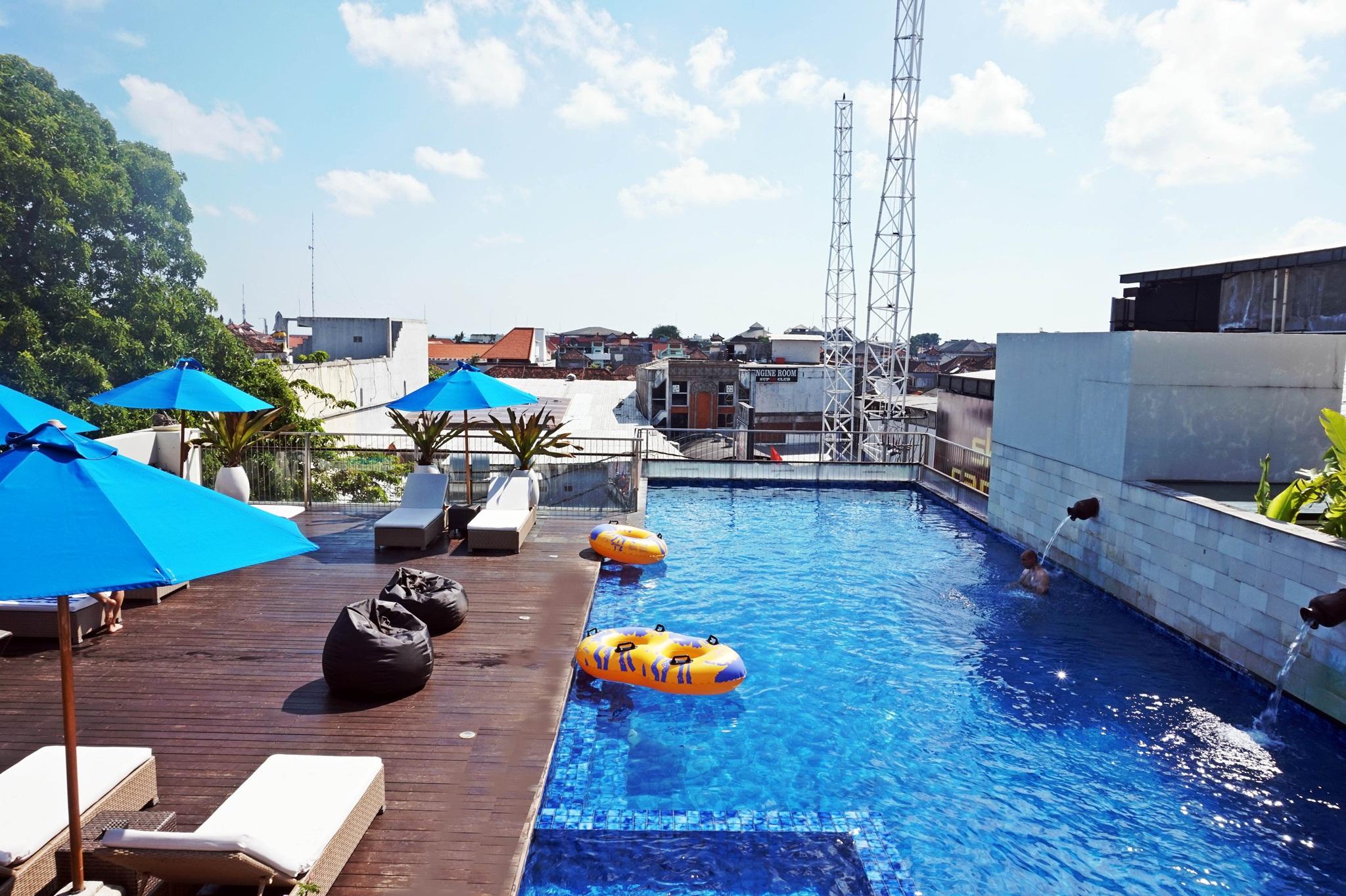 J4 Hotels Legian Esterno foto