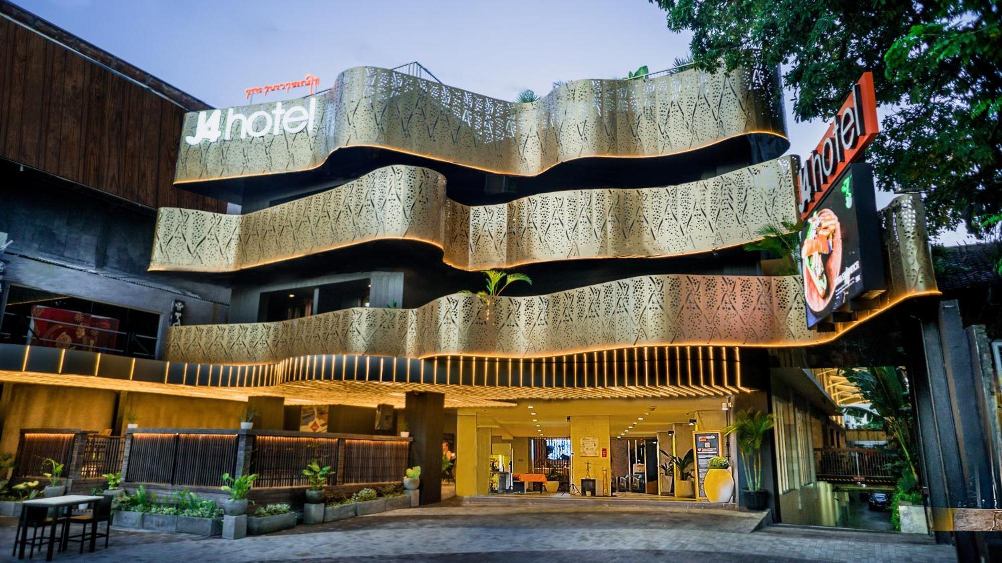 J4 Hotels Legian Esterno foto