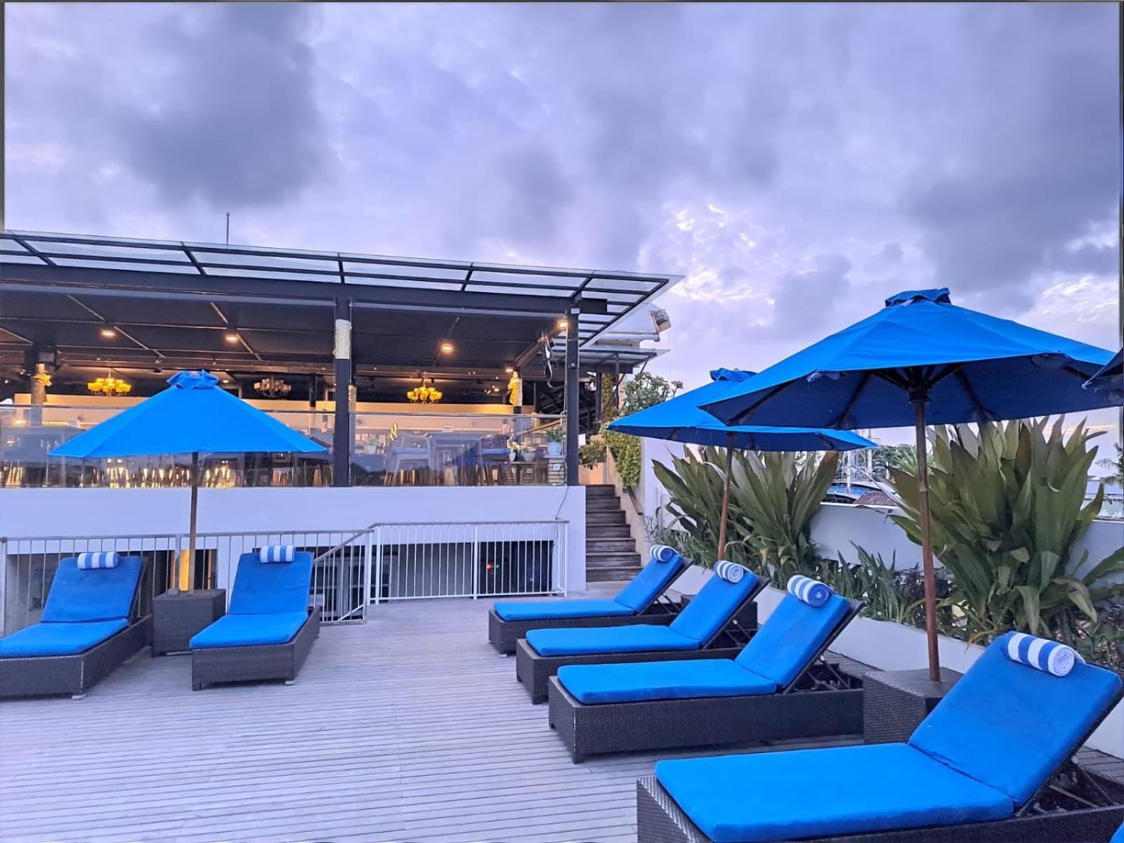 J4 Hotels Legian Esterno foto