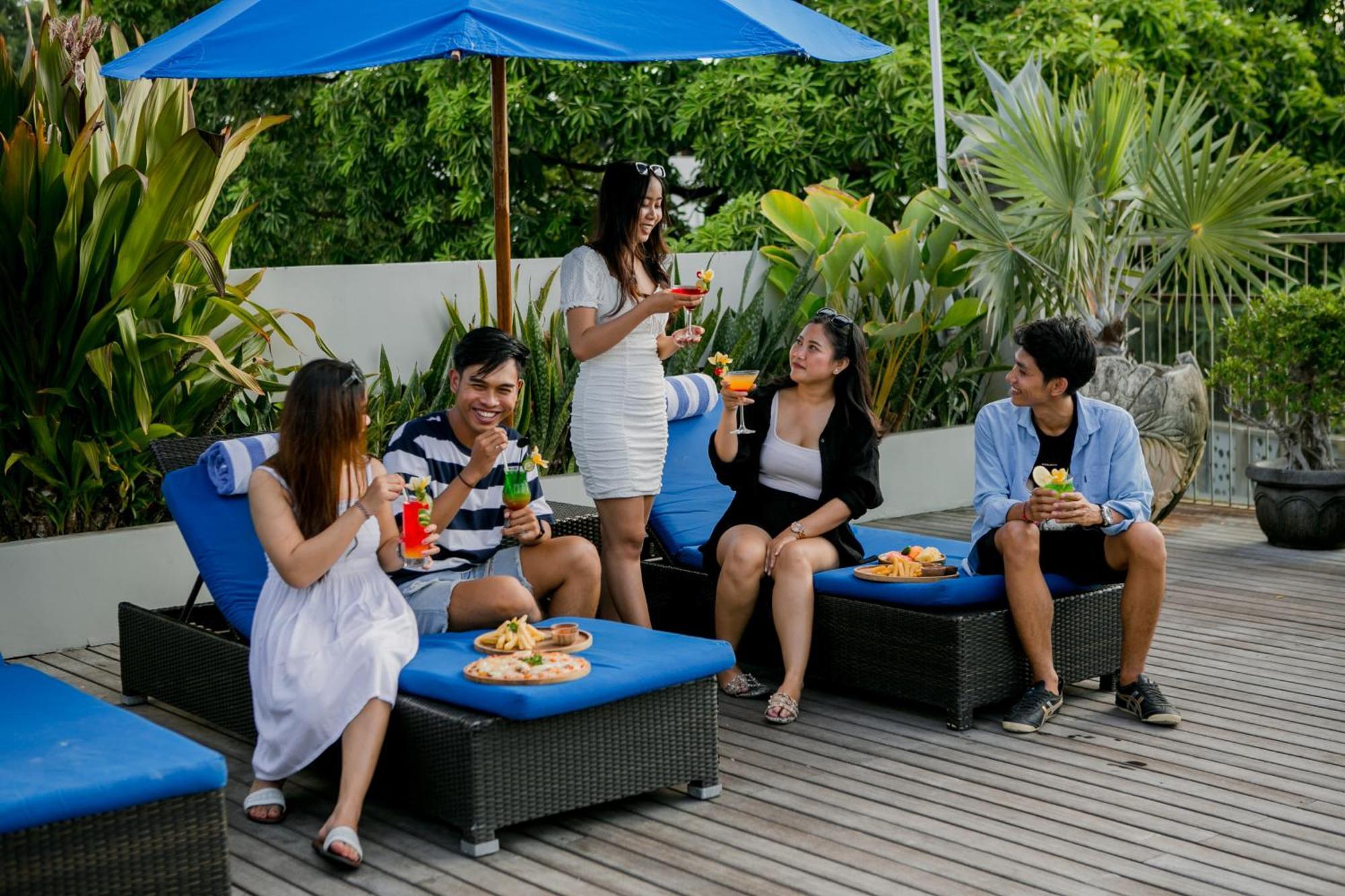 J4 Hotels Legian Esterno foto