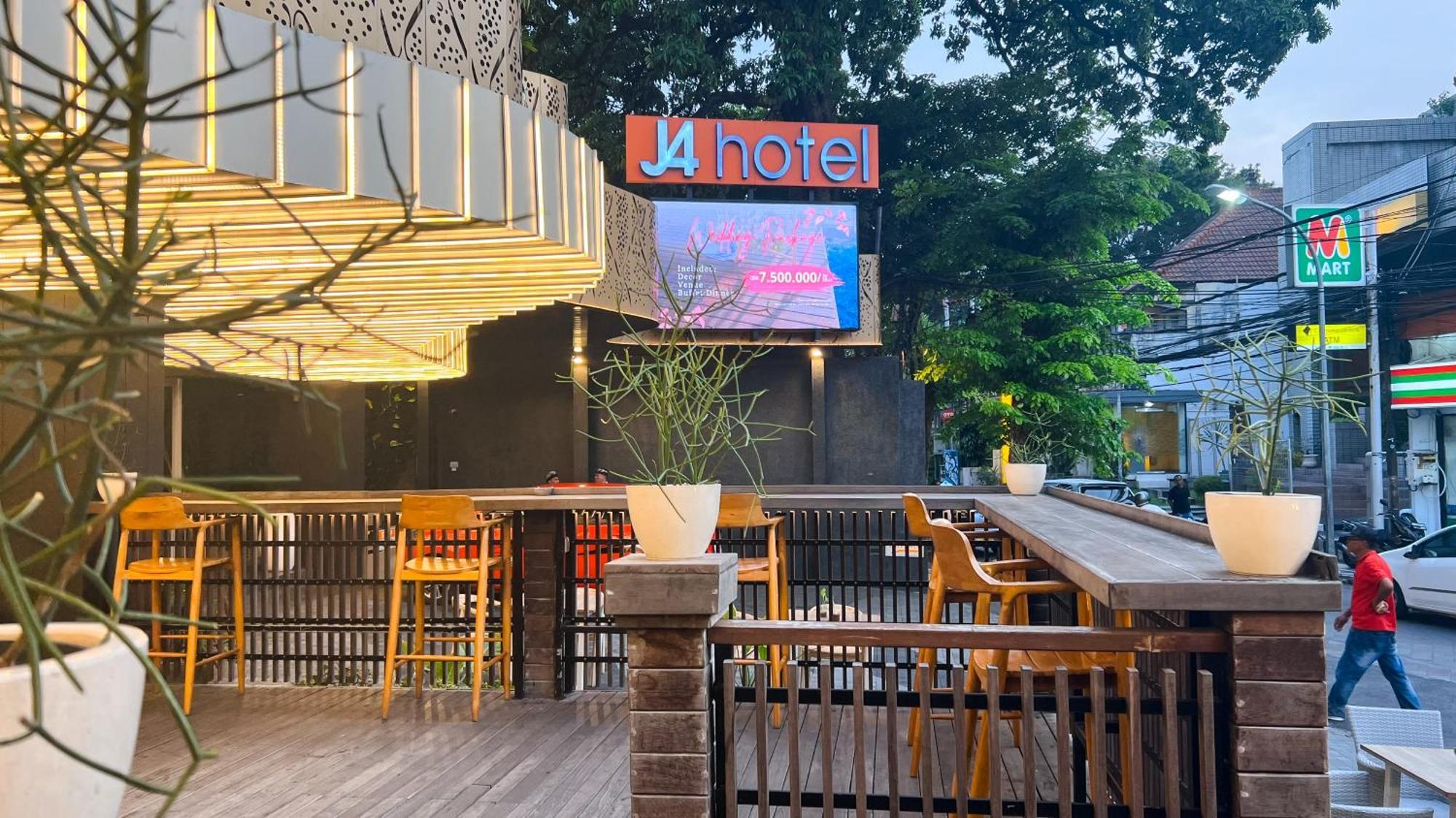 J4 Hotels Legian Esterno foto