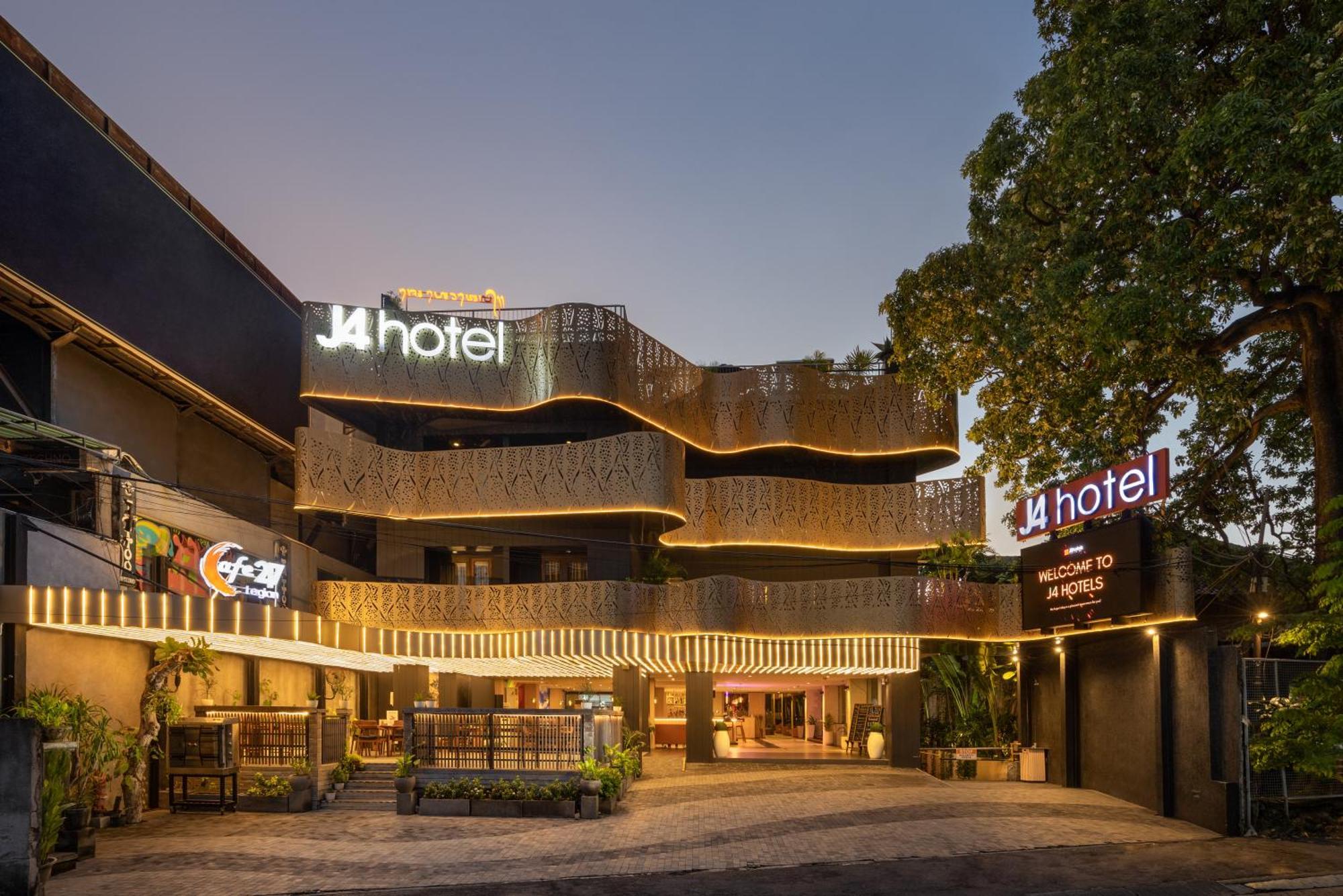 J4 Hotels Legian Esterno foto