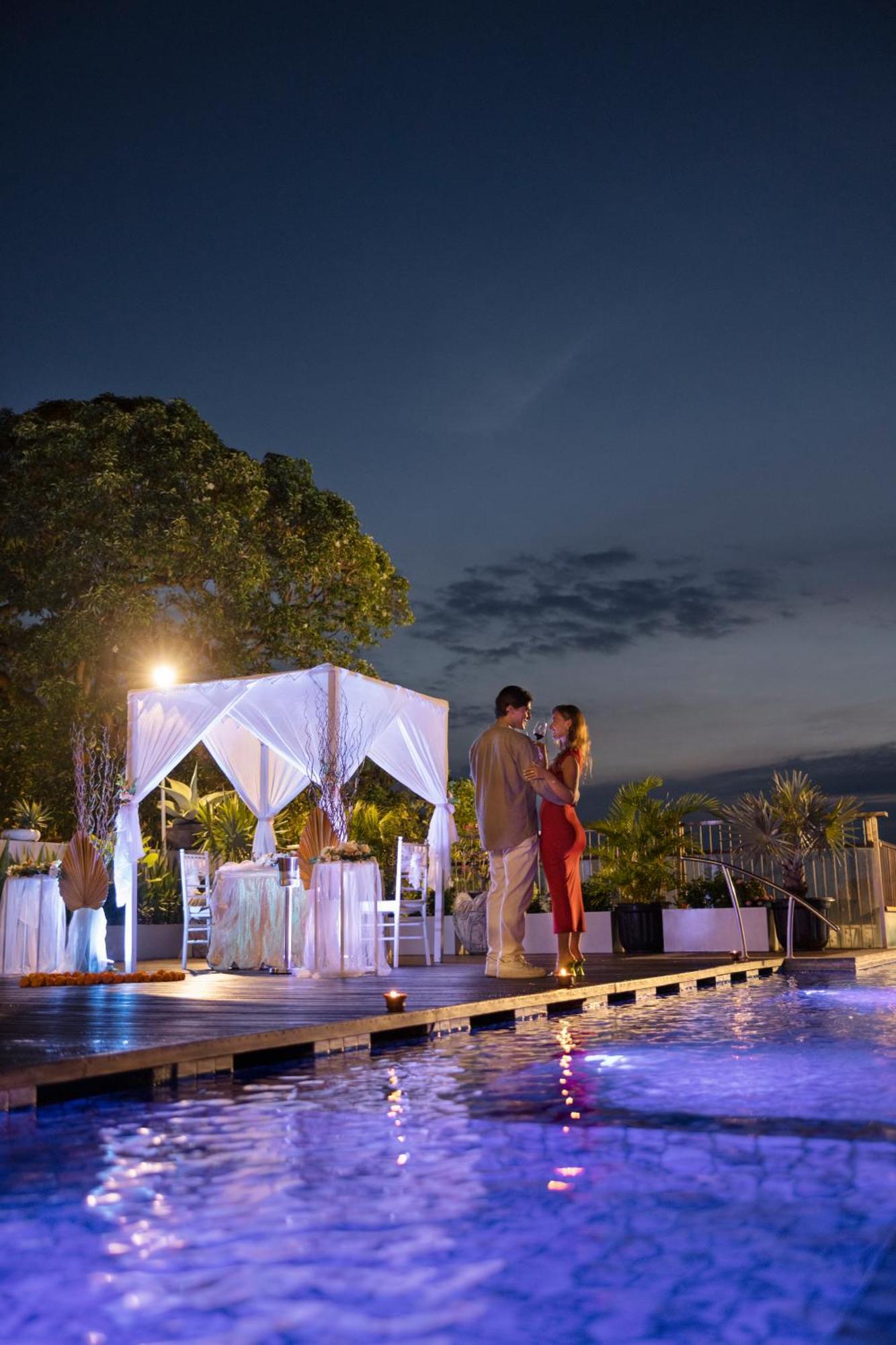 J4 Hotels Legian Esterno foto
