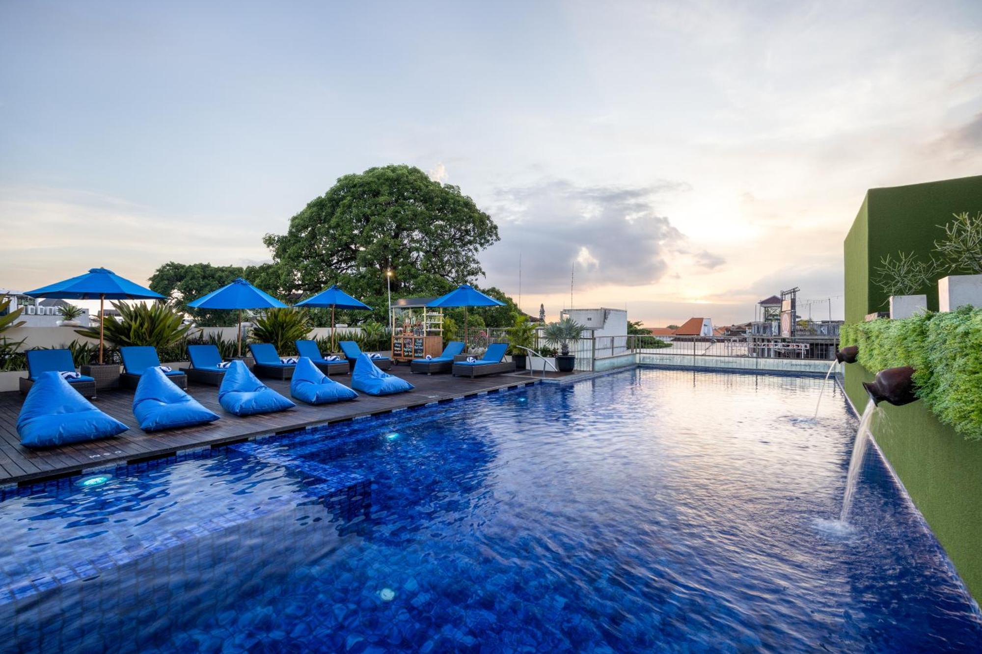 J4 Hotels Legian Esterno foto