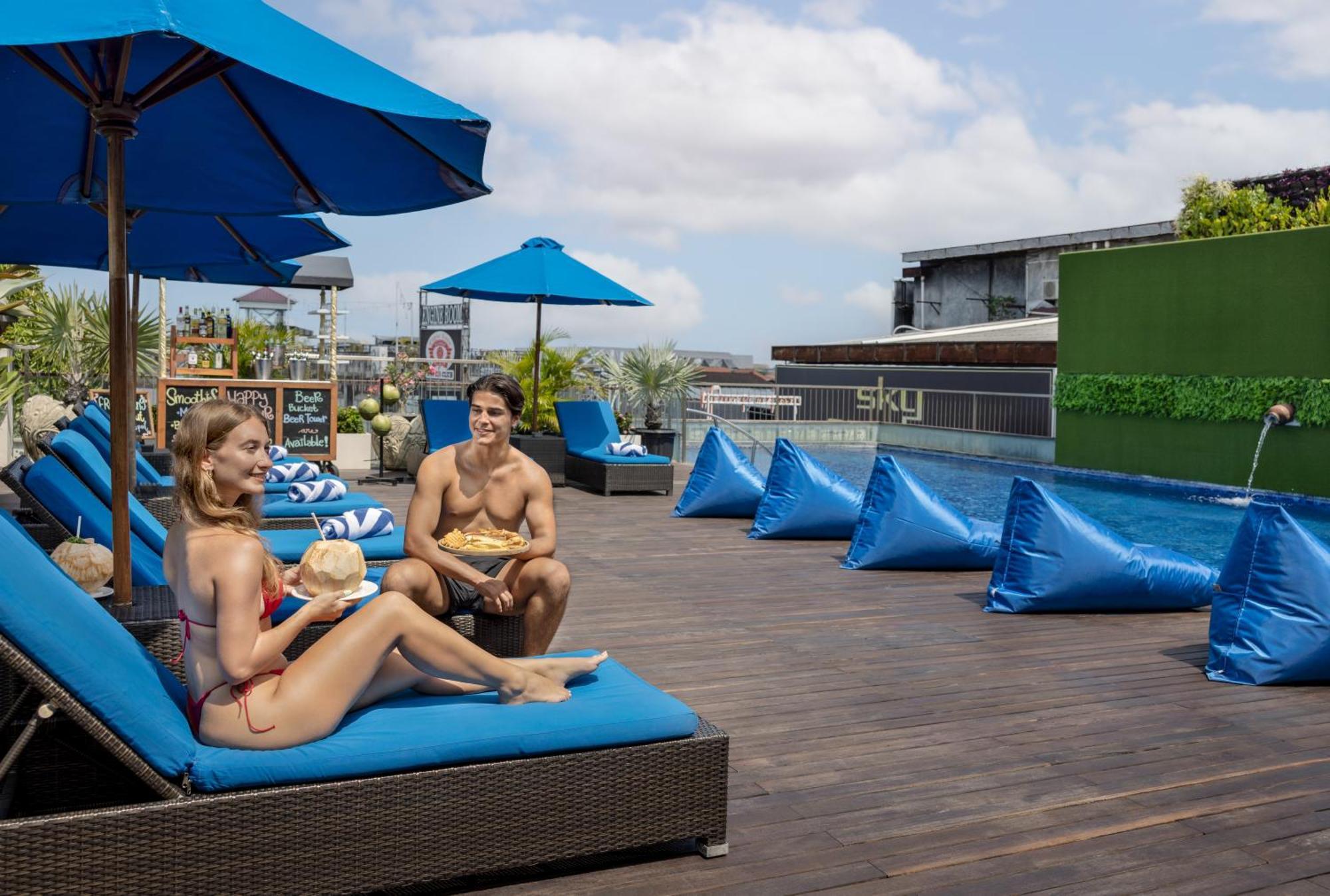 J4 Hotels Legian Esterno foto