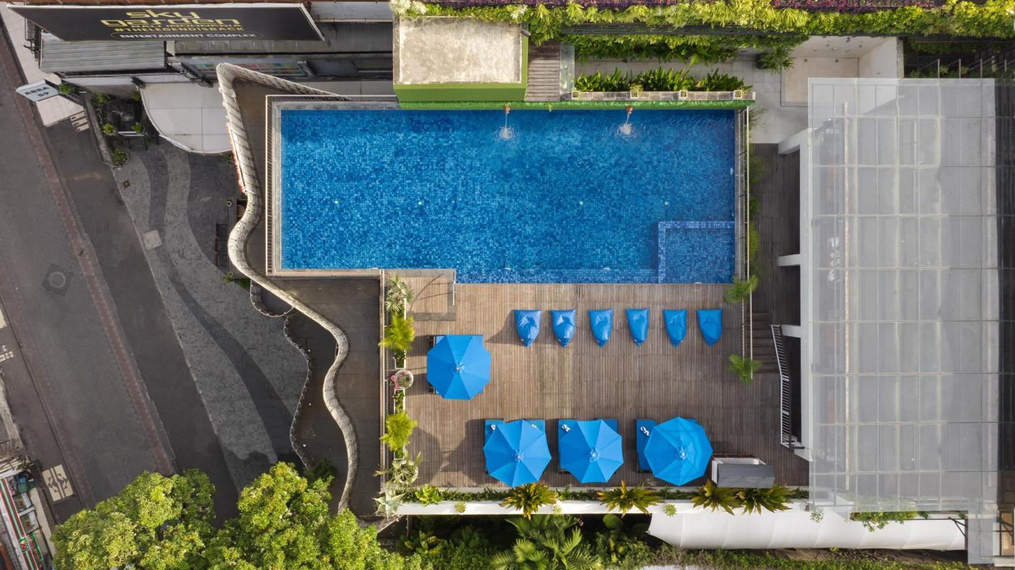 J4 Hotels Legian Esterno foto