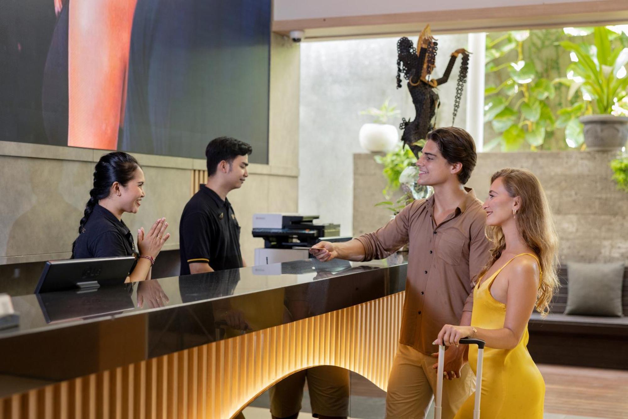 J4 Hotels Legian Esterno foto
