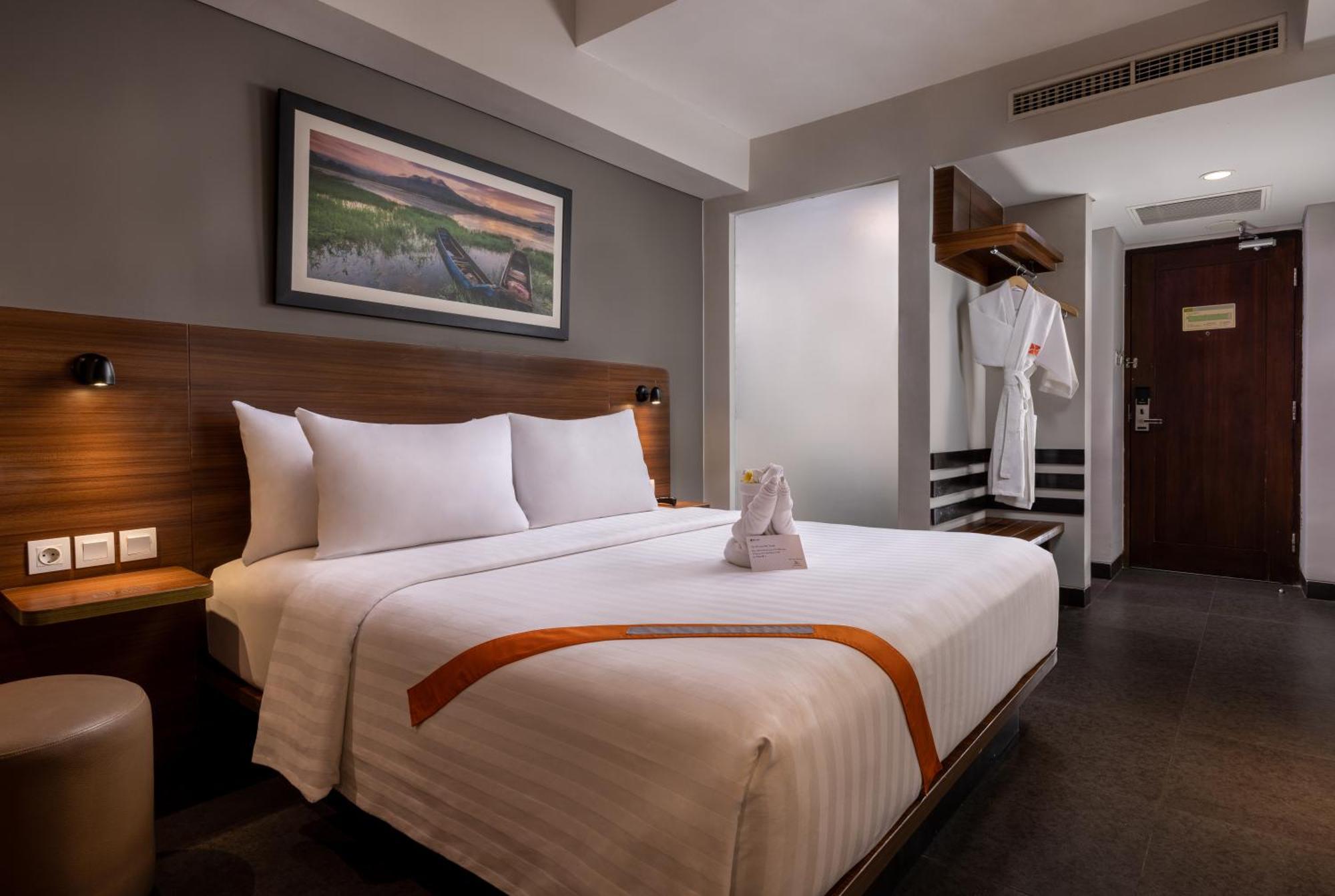J4 Hotels Legian Esterno foto