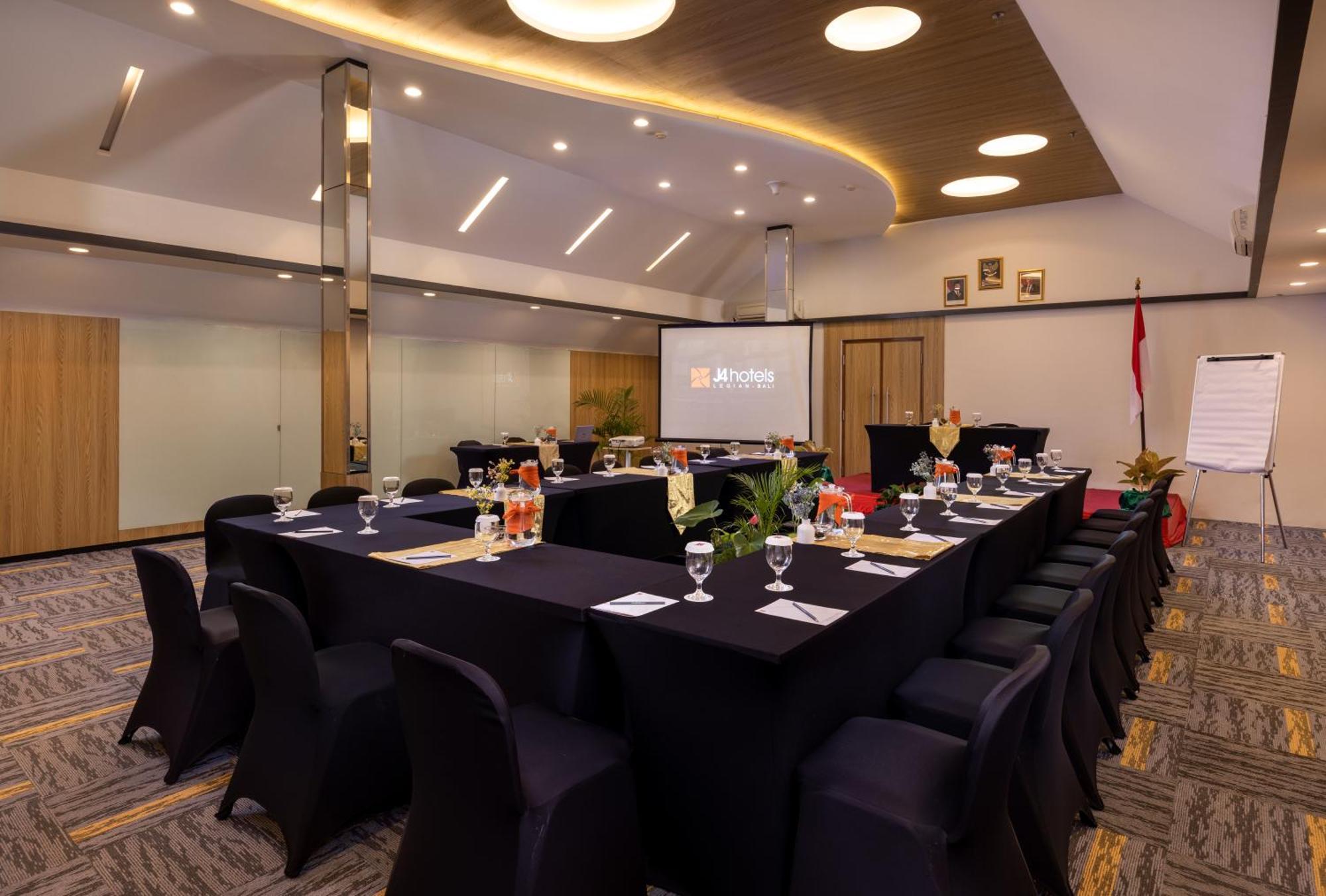 J4 Hotels Legian Esterno foto